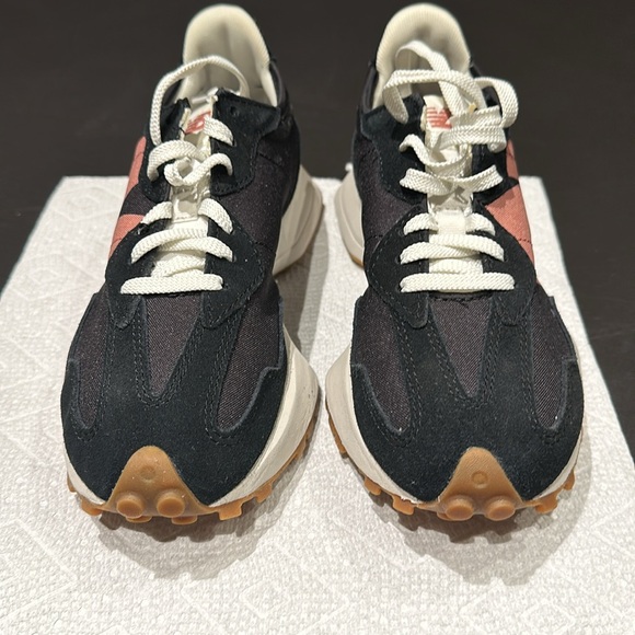 NWOB women’s new balance 327- size 6.5 - Picture 2 of 5